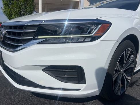 Used 2022 Volkswagen Passat 2.0T SE image 11