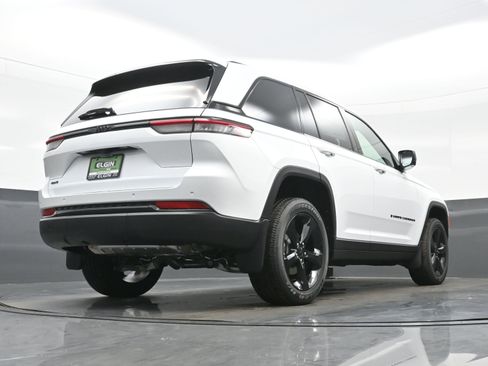 New 2025 Jeep Grand Cherokee Altitude image 15