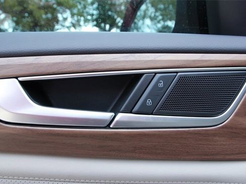 Certified 2025 Volkswagen Atlas SE image 15