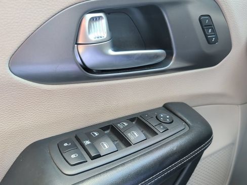 Used 2022 Chrysler Pacifica Touring-L FWD image 20