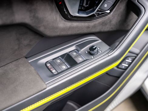 Used 2022 Lamborghini Urus image 61