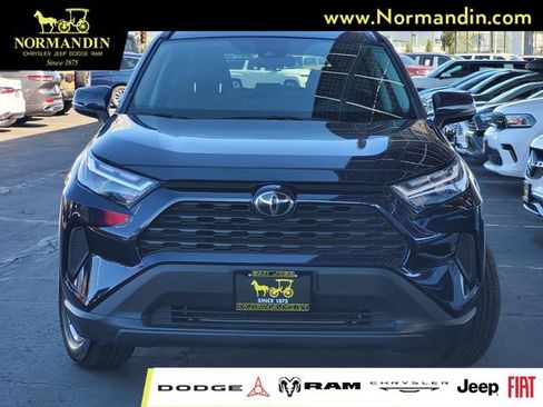Used 2025 Toyota RAV4 XLE AWD/4WD image 2