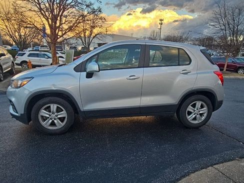 Used 2020 Chevrolet Trax LS image 2