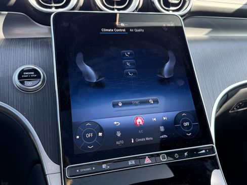 Used 2025 Mercedes-Benz GLC 300 4MATIC image 30