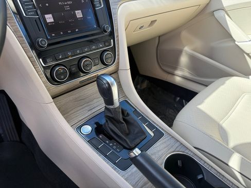 Used 2018 Volkswagen Passat 2.0T SE image 13