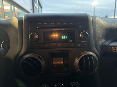 Used 2018 Jeep Wrangler Sport image 13