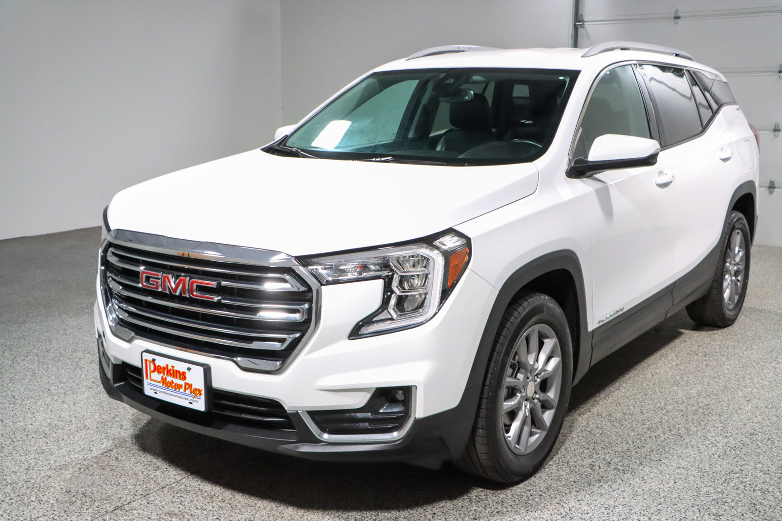Used 2024 GMC Terrain SLT AWD/4WD image 31
