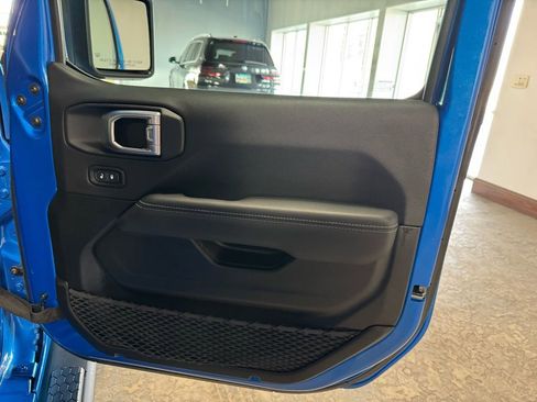 Used 2023 Jeep Wrangler Unlimited Sahara w/ Cold Weather Group image 20