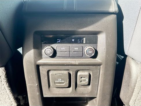 Used 2019 Chevrolet Traverse LT w/ LT Premium Package image 27