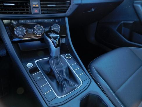 Used 2024 Volkswagen Jetta SE image 31