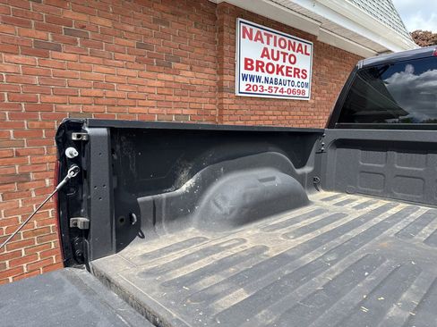 Used 2018 RAM 2500 Tradesman w/ Chrome Appearance Group AWD/4WD image 13