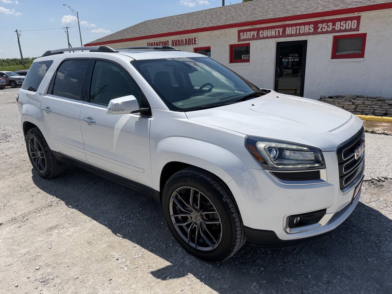 Used 2017 GMC Acadia Limited SLT AWD/4WD image 1