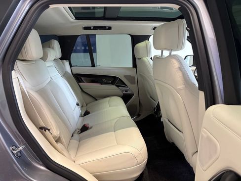Used 2025 Land Rover Range Rover SE AWD/4WD image 23