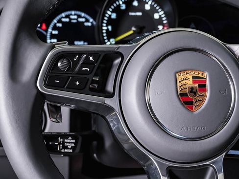 Certified 2023 Porsche Cayenne Platinum Edition image 20