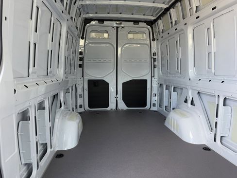 New 2025 Mercedes-Benz Sprinter 2500 image 13