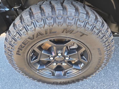 Certified 2022 Jeep Gladiator Sport AWD/4WD image 13