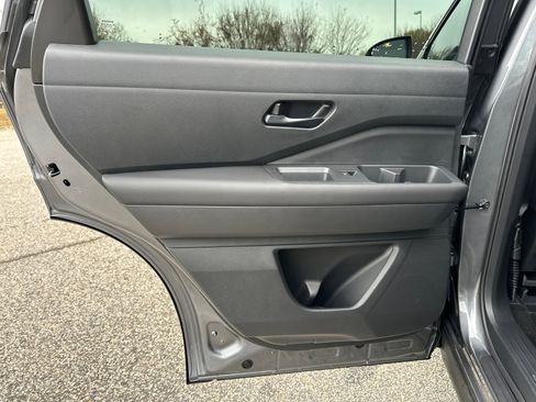 New 2025 Nissan Pathfinder SV w/ SV Premium Package image 23