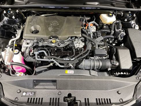 Used 2025 Toyota Camry SE FWD image 9