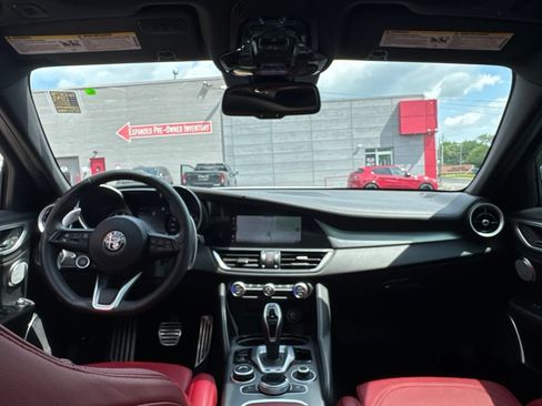 Used 2022 Alfa Romeo Giulia Veloce AWD/4WD image 34