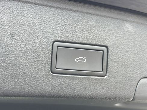 Used 2021 Volkswagen Atlas Cross Sport SE FWD image 15