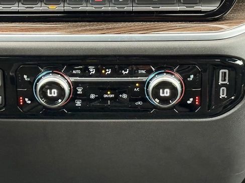 New 2025 GMC Sierra 1500 Elevation image 25