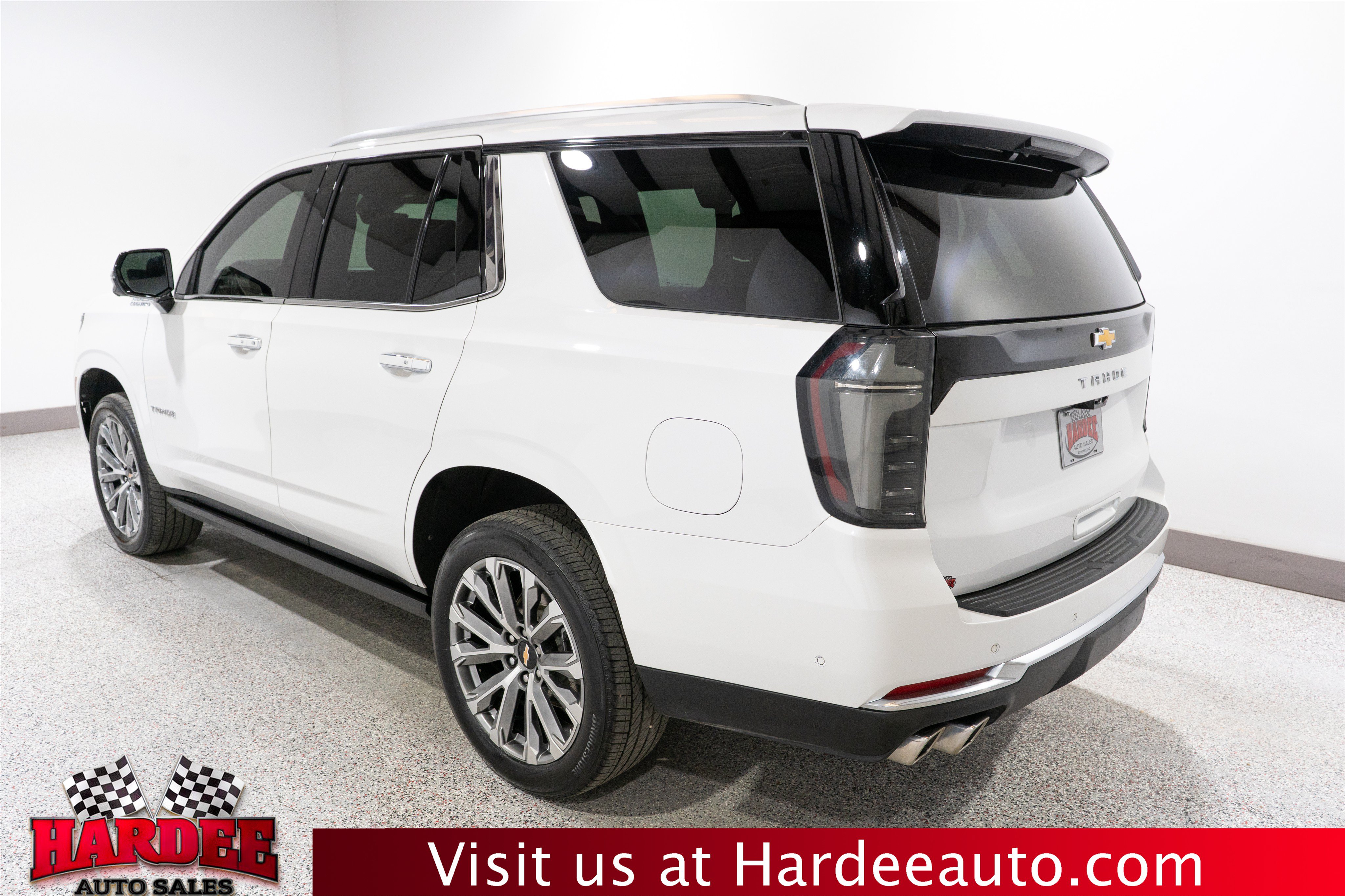 Used 2025 Chevrolet Tahoe High Country AWD/4WD image 3
