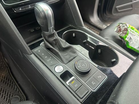 Used 2018 Volkswagen Atlas SEL Premium image 18