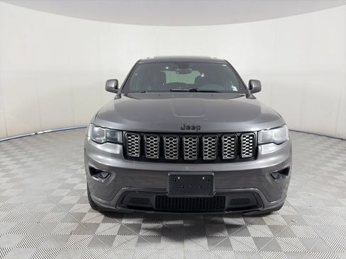 Used 2018 Jeep Grand Cherokee Altitude AWD/4WD image 2