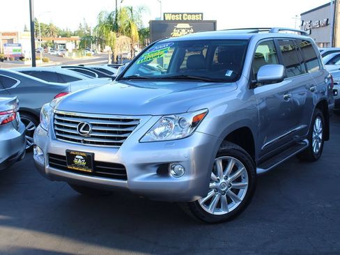 Used 2008 Lexus LX 570 4WD w/ Technology Pkg image 2