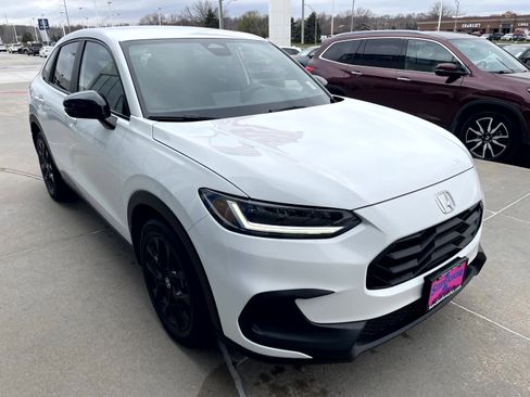 Used 2023 Honda HR-V Sport image 4