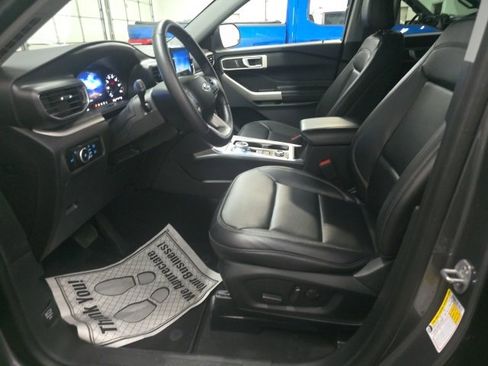 Used 2023 Ford Explorer XLT w/ Equipment Group 202A image 17