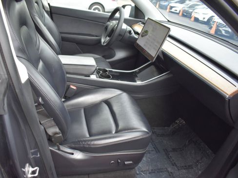 Used 2021 Tesla Model Y Long Range AWD/4WD image 37