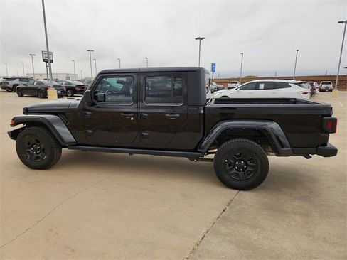 Used 2022 Jeep Gladiator Willys image 2