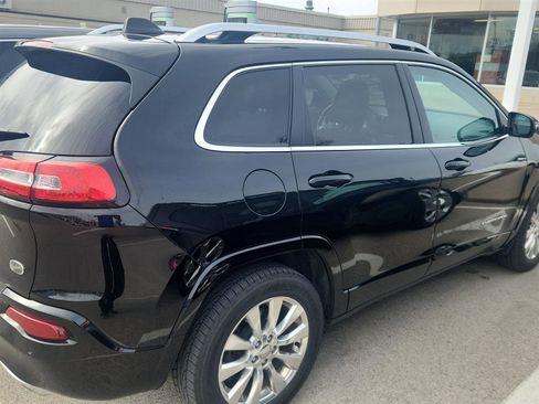 Used 2017 Jeep Cherokee Overland w/ Technology Group image 4