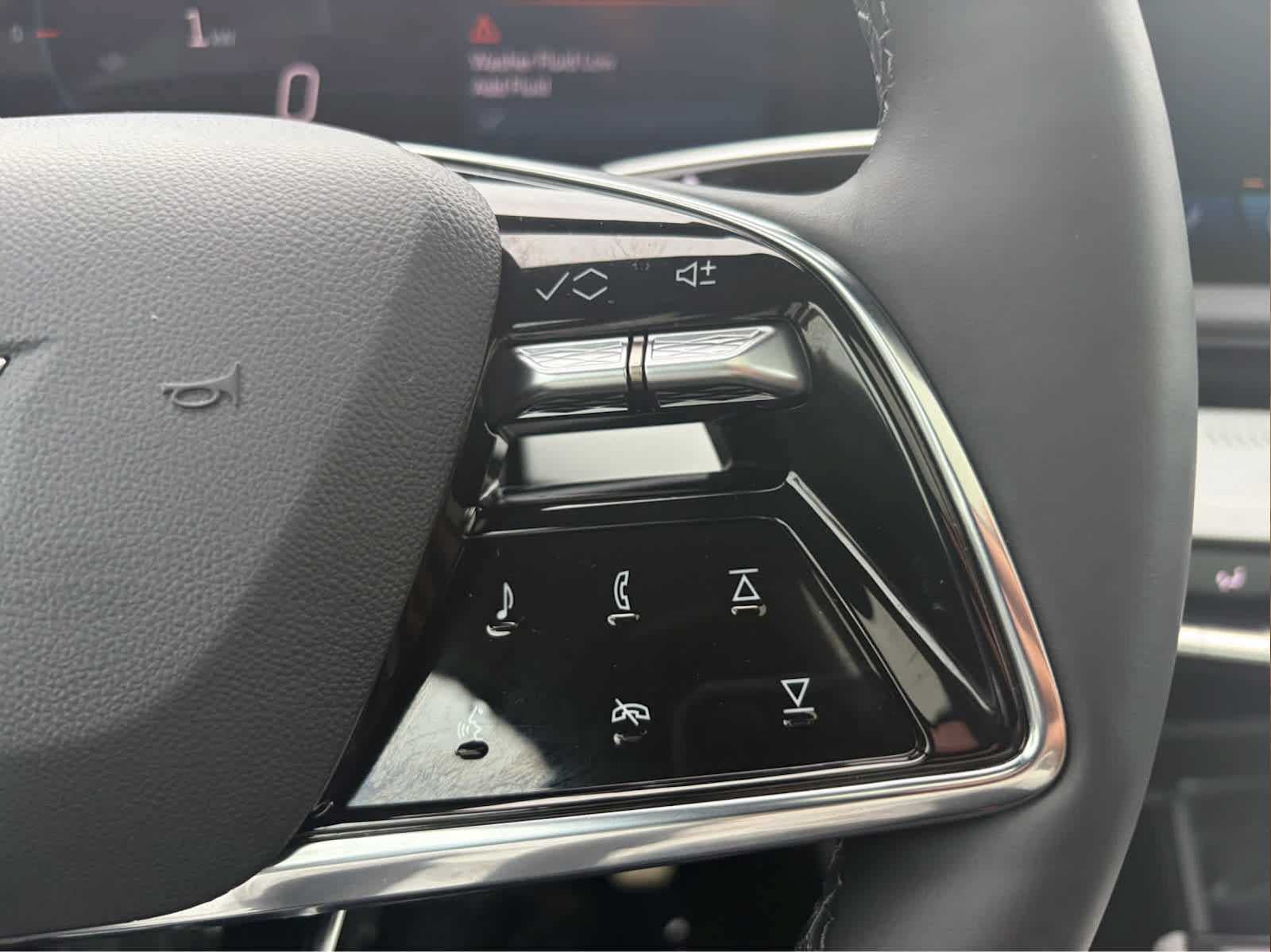 Certified 2025 Cadillac Optiq Luxury 1 AWD/4WD image 18