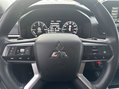 Used 2023 Mitsubishi Outlander SE image 25