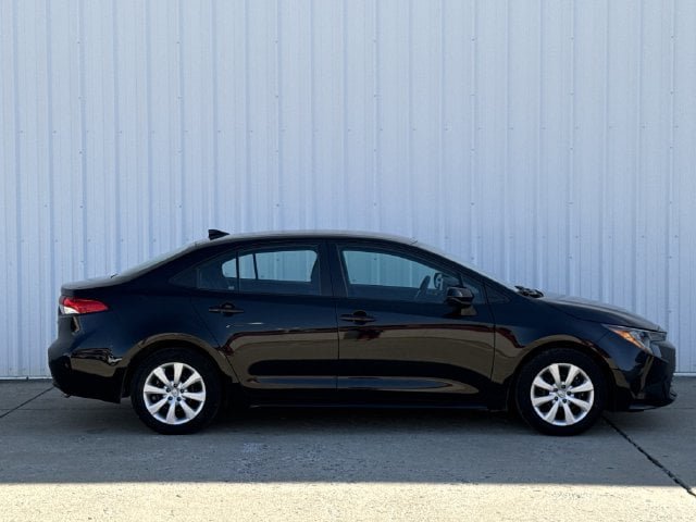 Used 2025 Toyota Corolla LE FWD image 3