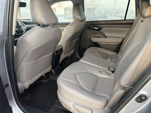 Certified 2020 Toyota Highlander XLE image 29