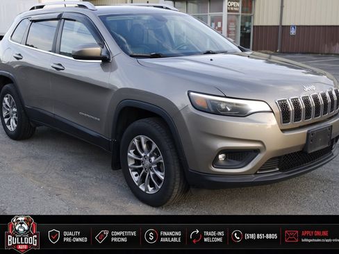 Used 2019 Jeep Cherokee Latitude Plus w/ Comfort/Convenience Group AWD/4WD image 3