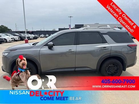 Used 2023 Nissan Pathfinder SL AWD/4WD image 2