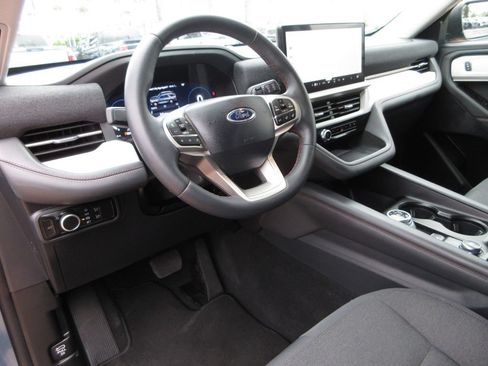 Used 2026 Ford Explorer Active RWD image 14