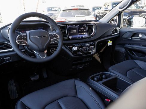 New 2026 Chrysler Voyager LX image 15