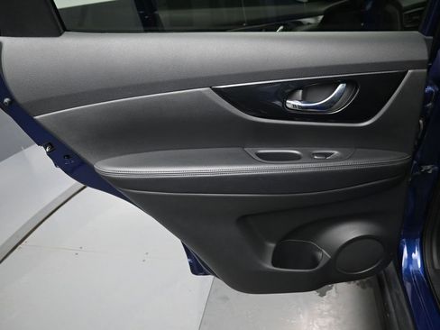 Used 2019 Nissan Rogue SL w/ Premium Package image 32