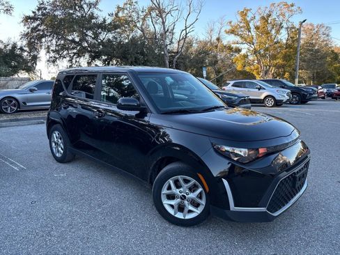 Used 2025 Kia Soul LX w/ LX Technology Package FWD image 5