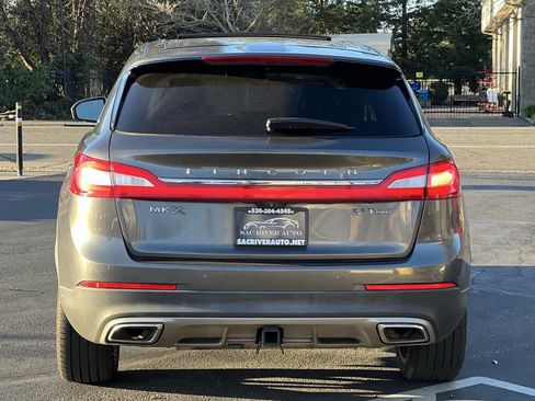 Used 2017 Lincoln MKX Reserve w/ Driver Assistance Package image 7