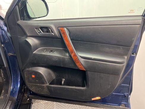 Used 2013 Toyota Highlander Limited image 12