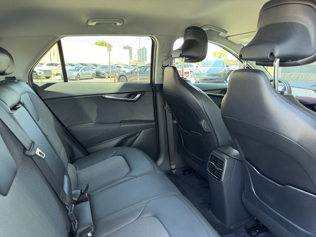 Used 2025 Kia Niro Wind FWD image 39