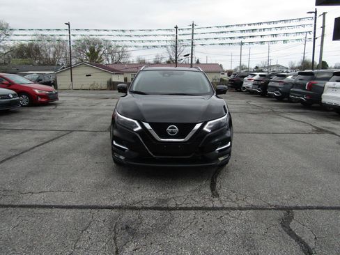 Used 2020 Nissan Rogue Sport SL w/ Premium Package image 2