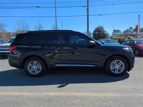 Used 2024 Ford Explorer XLT image 4