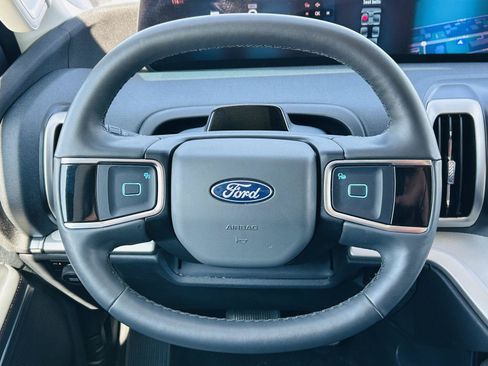 Used 2025 Ford Expedition Active AWD/4WD image 21